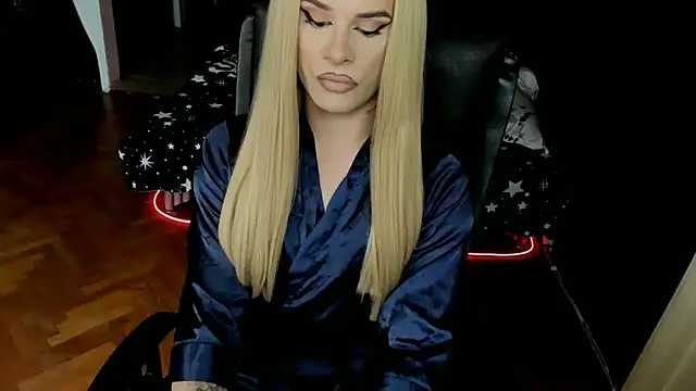 Snapshot of EvelynLexy chatting on 15, 10, 2025 EvelynLexy online show from 15, 10, 2025