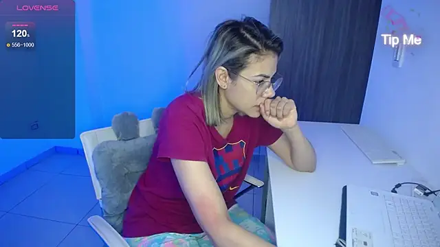Snapshot of candydowson1 chatting on 13, 1, 2025 candydowson1 online show from 13, 1, 2025