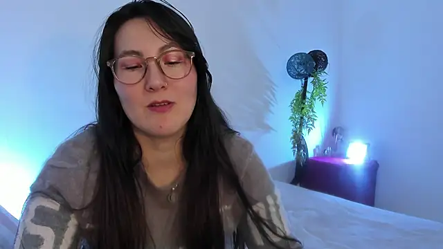 Elle Lee  online show from 6, 1, 2025