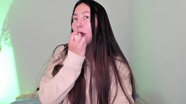 Elle Lee  online show from 27, 2, 2025