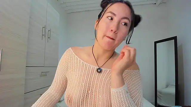 Elle Lee  online show from 20, 11, 2025