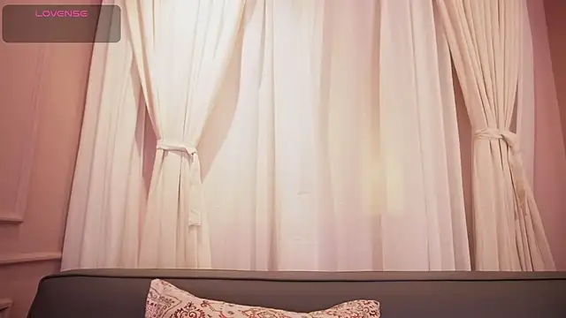 Snapshot of Sophia_wilsonn_ chatting on 22, 10, 2025 Sophia wilsonn online show from 22, 10, 2025