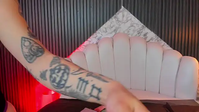 MeganDraco  online show from 21, 2, 2025