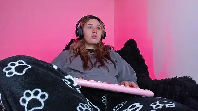 bonnie moon  online show from 1, 2, 2026