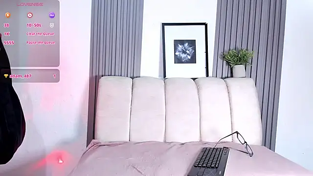 Kayla stern  online show from 4, 3, 2026