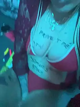 Haleytightlips1986 online show from 18, 4, 2026