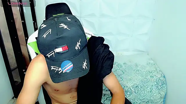 Snapshot of bby_santi chatting on 4, 12, 2024 bby santi online show from 4, 12, 2024