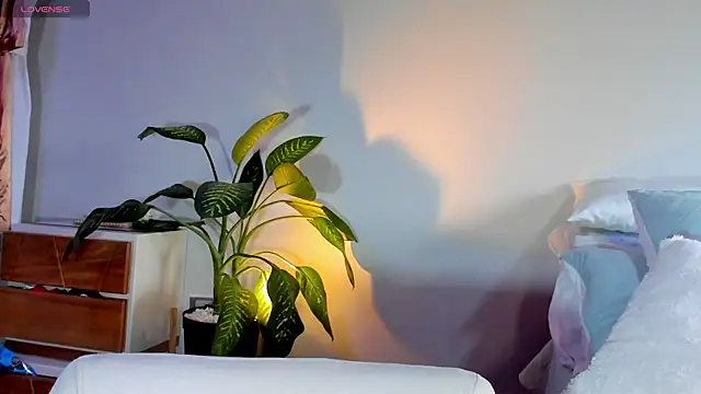 ClaraMariaMon online show from 25, 2, 2025