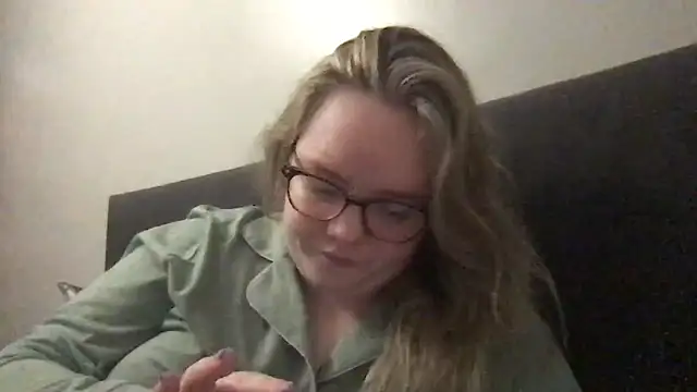 honeyyy24 online show from 22, 2, 2026