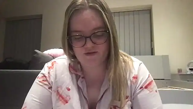 Snapshot of honeyyy24 chatting on 6, 5, 2026 honeyyy24 online show from 6, 5, 2026