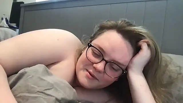 Snapshot of honeyyy24 chatting on 7, 6, 2026 honeyyy24 online show from 7, 6, 2026