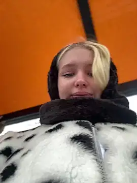 Snapshot of Milkyy_wway chatting on 5, 12, 2024 Milkyy wway online show from 5, 12, 2024