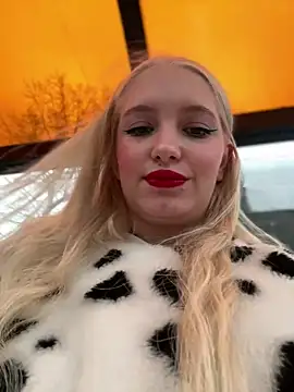 Snapshot of Milkyy_wway chatting on 25, 12, 2024 Milkyy wway online show from 25, 12, 2024