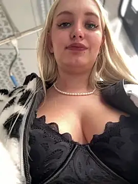 Snapshot of Milkyy_wway chatting on 3, 3, 2025 Milkyy wway online show from 3, 3, 2025