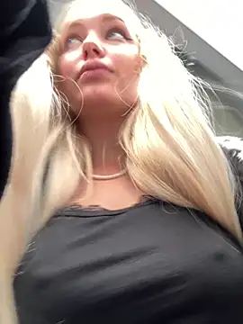 Snapshot of Milkyy_wway chatting on 16, 3, 2025 Milkyy wway online show from 16, 3, 2025