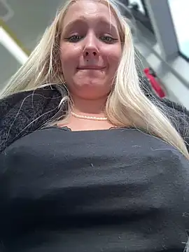 Snapshot of Milkyy_wway chatting on 16, 3, 2025 Milkyy wway online show from 16, 3, 2025