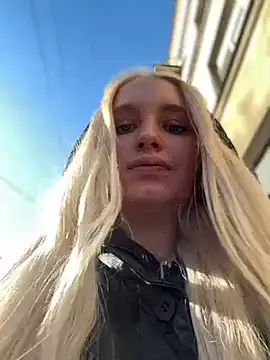 Snapshot of Milkyy_wway chatting on 22, 3, 2025 Milkyy wway online show from 22, 3, 2025