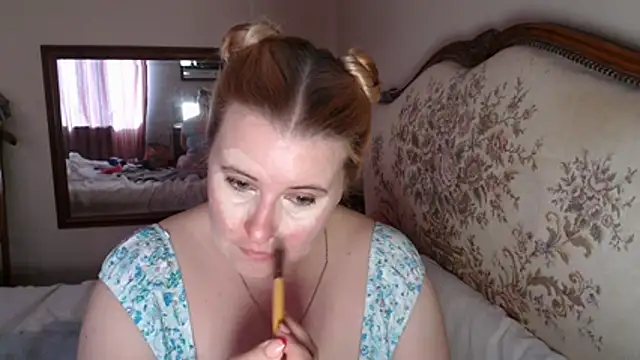 Snapshot of JosieAndYou chatting on 5, 4, 2026 JosieAndYou online show from 5, 4, 2026