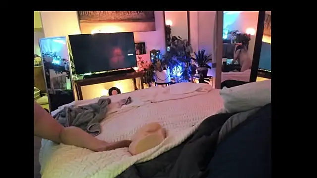 NinasNylonz online show from 19, 2, 2025