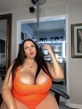 Snapshot of curvyfunlover chatting on 17, 6, 2026 curvyfunlover online show from 17, 6, 2026