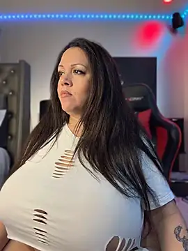 Snapshot of curvyfunlover chatting on 4, 7, 2026 curvyfunlover online show from 4, 7, 2026