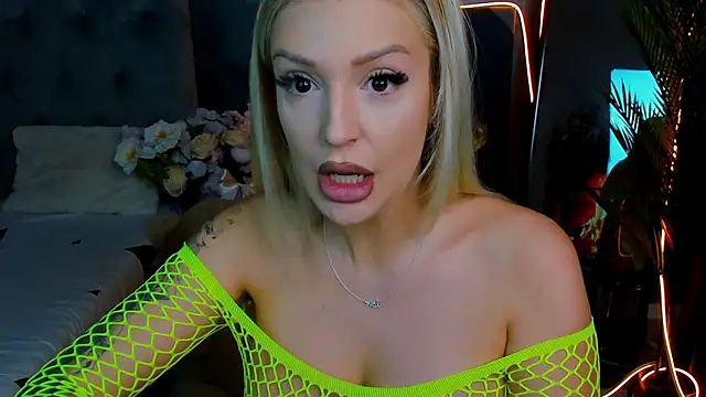 glossy blondegirl online show from 18, 9, 2025