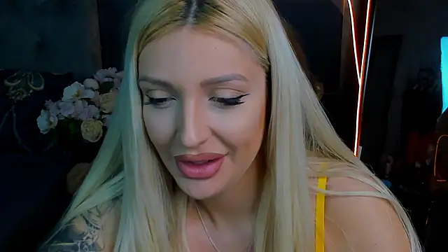 glossy blondegirl online show from 8, 10, 2025