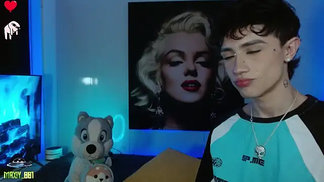 maxiy 001 online show from 10, 1, 2025