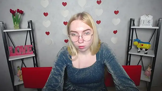 BeatriceFly online show from 16, 12, 2024