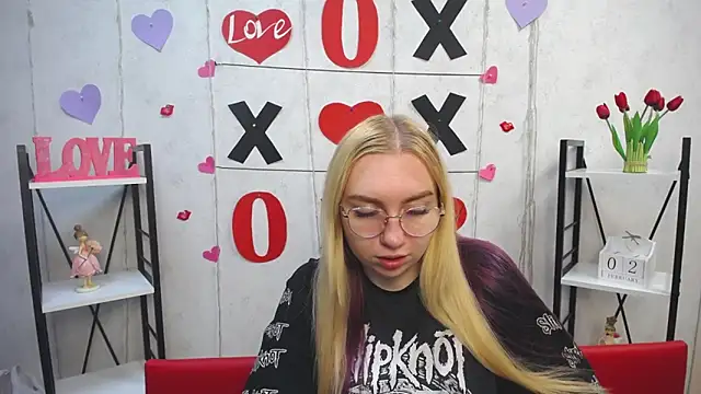 BeatriceFly online show from 2, 2, 2025