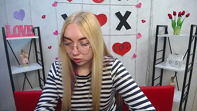 BeatriceFly online show from 5, 3, 2025