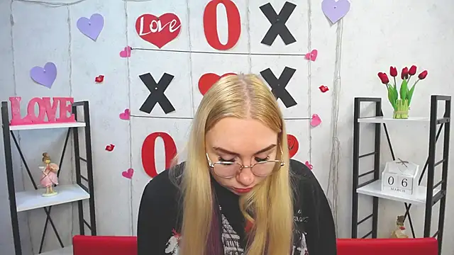 BeatriceFly online show from 6, 3, 2025