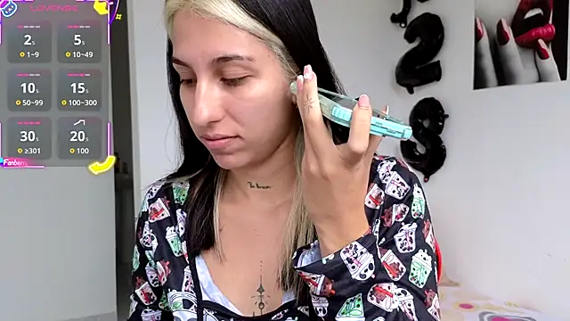 Snapshot of tammyandrade_ chatting on 17, 10, 2025 tammyandrade online show from 17, 10, 2025