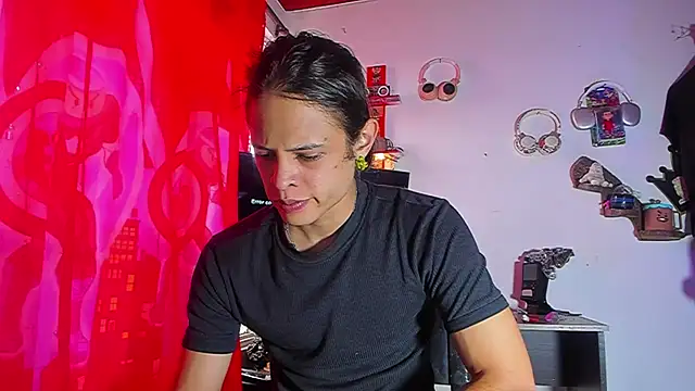 LilOwen  online show from 12, 7, 2026