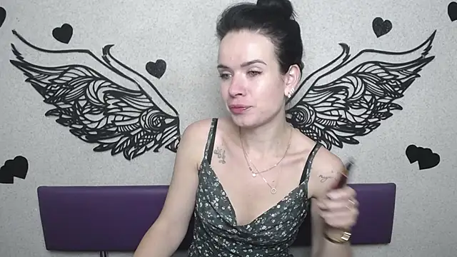 Snapshot of JasmineKouch chatting on 5, 10, 2025 JasmineKouch online show from 5, 10, 2025