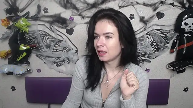 JasmineKouch online show from 6, 11, 2025