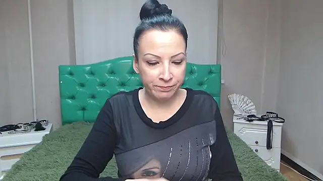 ElizabethSho online show from 7, 12, 2024