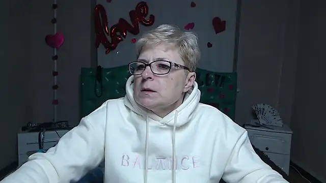 Snapshot of EmiliaGree chatting on 4, 2, 2026 EmiliaGree online show from 4, 2, 2026