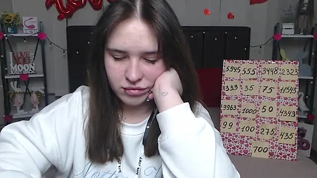 LauraHlot online show from 6, 3, 2025