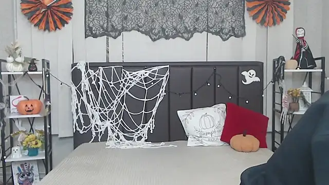 LauraHlot online show from 28, 10, 2025