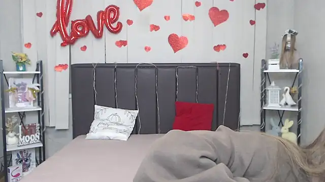 LauraHlot online show from 4, 3, 2026