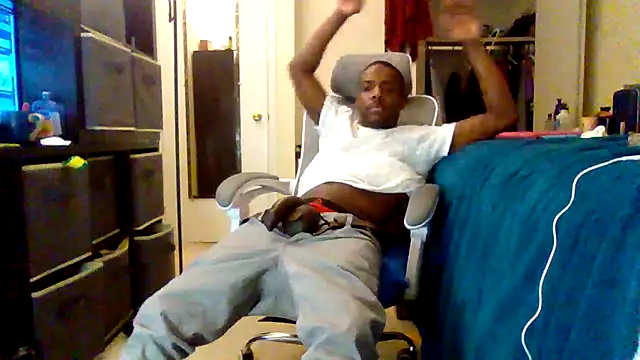 Snapshot of SirSubtrainer chatting on 11, 2, 2025 SirSubtrainer online show from 11, 2, 2025