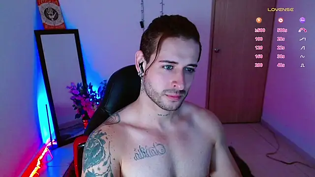 Snapshot of Ares_blue chatting on 4, 1, 2025 Ares blue online show from 4, 1, 2025