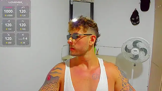 Snapshot of Ares_blue chatting on 8, 10, 2025 Ares blue online show from 8, 10, 2025