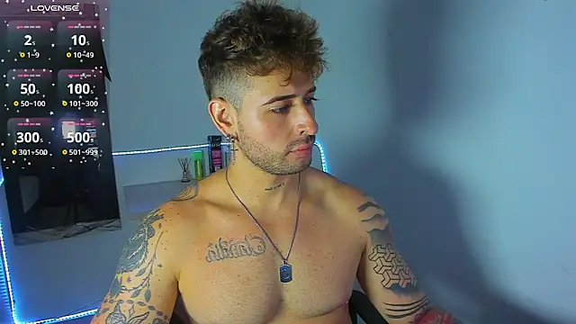 Snapshot of Ares_blue chatting on 9, 10, 2025 Ares blue online show from 9, 10, 2025