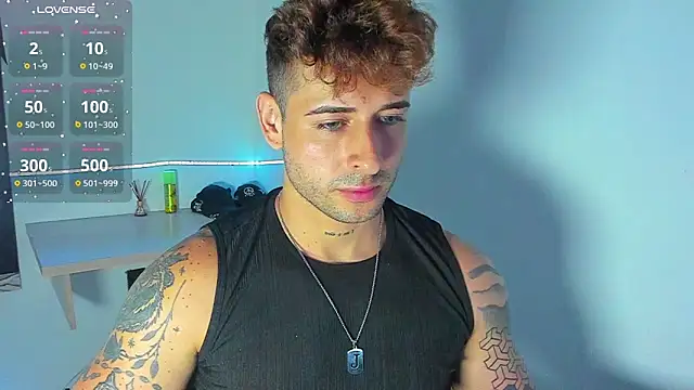 Snapshot of Ares_blue chatting on 13, 10, 2025 Ares blue online show from 13, 10, 2025