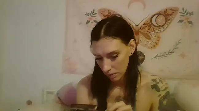 averietheangel online show from 28, 2, 2025