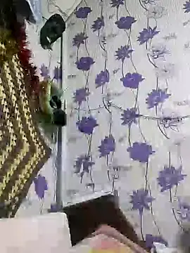 Snapshot of SweetLeila40 chatting on 2, 1, 2025 SweetLeila40 online show from 2, 1, 2025