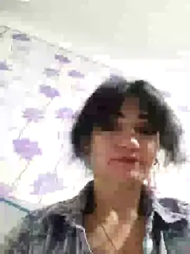 Snapshot of SweetLeila40 chatting on 12, 2, 2025 SweetLeila40 online show from 12, 2, 2025