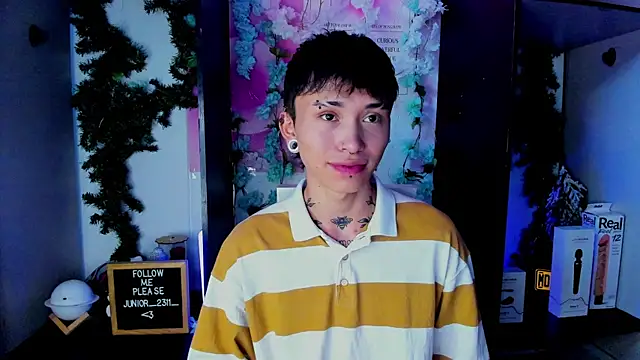 Snapshot of juniior_2311_ chatting on 1, 3, 2025 juniior 2311 online show from 1, 3, 2025